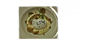 uovo in camicia su un letto di fonduta con tartufo